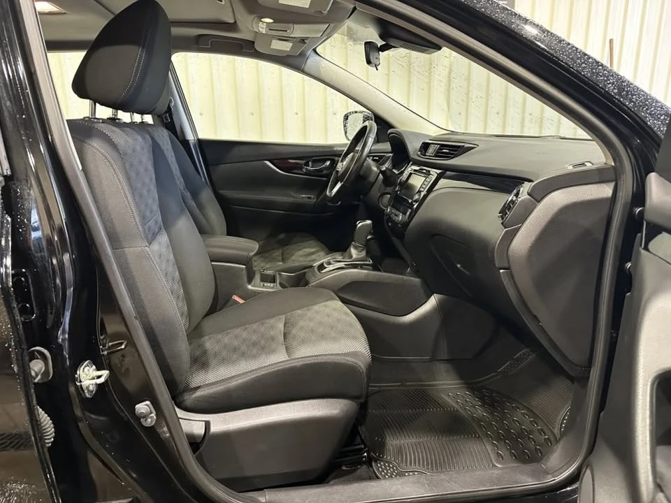 2019 Nissan Rogue - Image 10 of 19