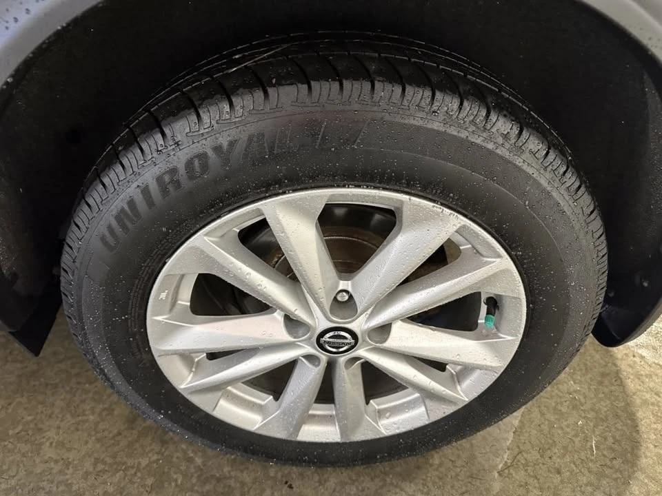 2019 Nissan Rogue - Image 8 of 19