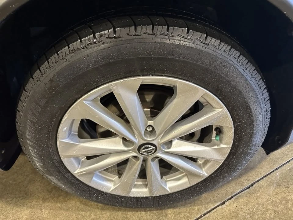 2019 Nissan Rogue - Image 7 of 19
