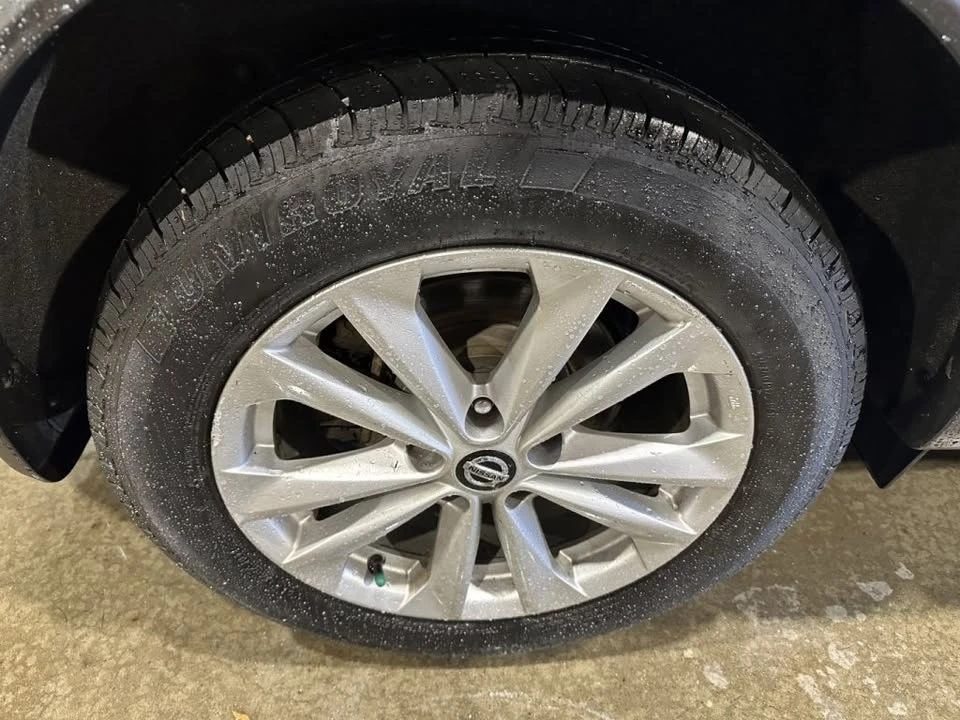 2019 Nissan Rogue - Image 6 of 19