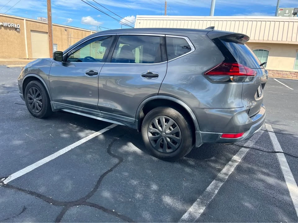 2019 Nissan Rogue - Image 6 of 8