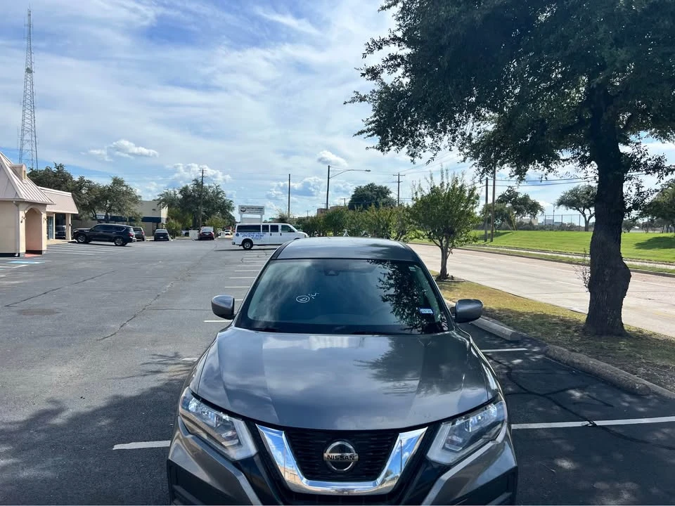 2019 Nissan Rogue - Image 2 of 8