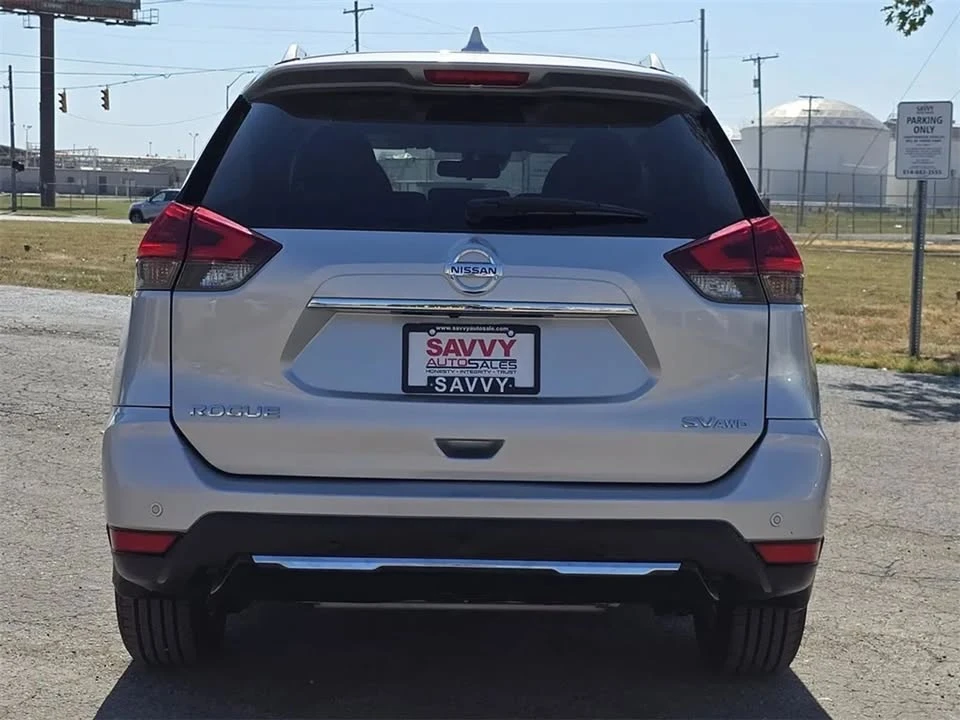 2019 Nissan Rogue - Image 14 of 17