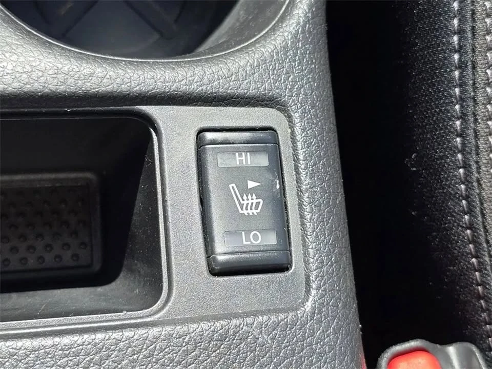 2019 Nissan Rogue - Image 7 of 17