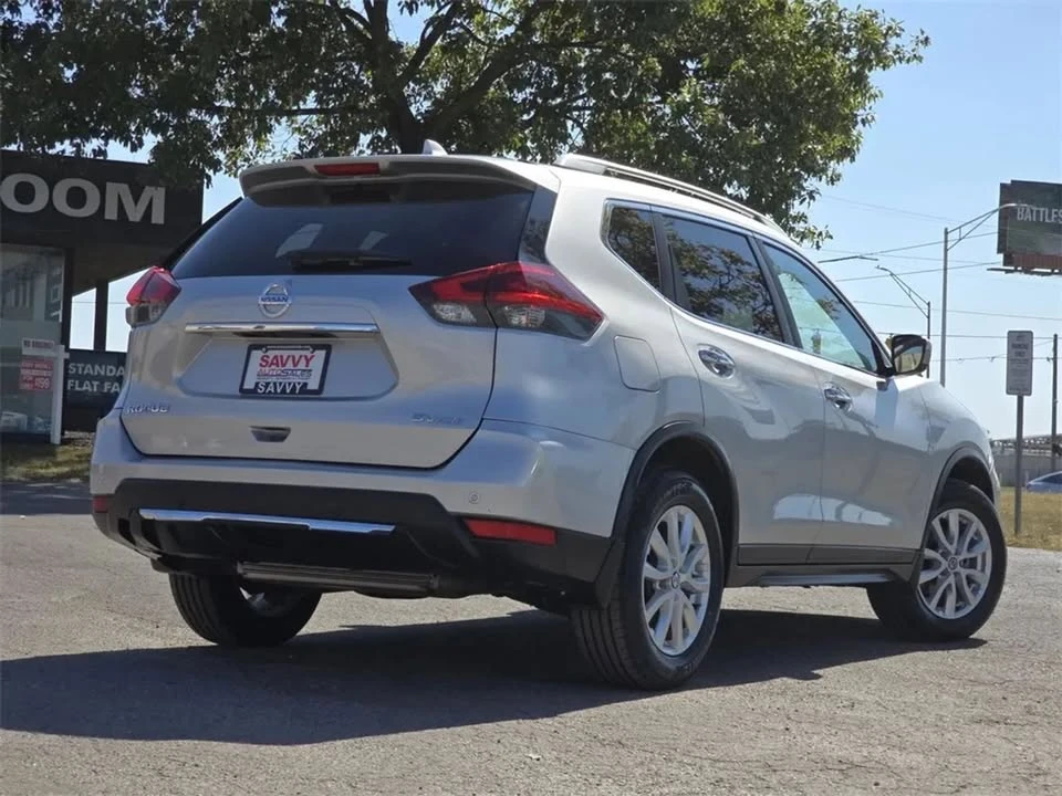 2019 Nissan Rogue - Image 13 of 17