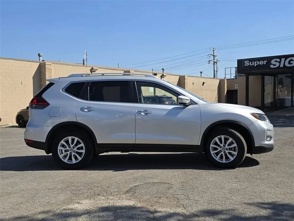 2019 Nissan Rogue - Image 12 of 17