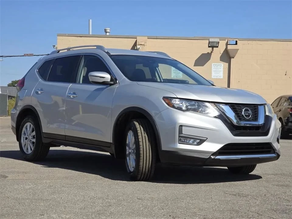 2019 Nissan Rogue - Image 11 of 17