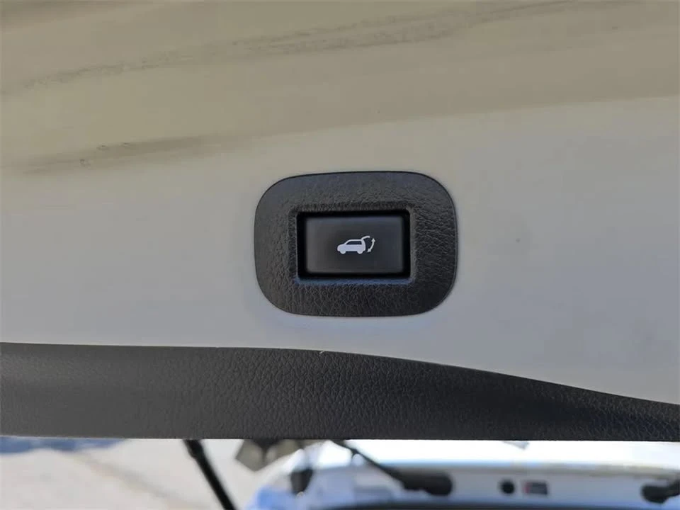 2019 Nissan Rogue - Image 16 of 17