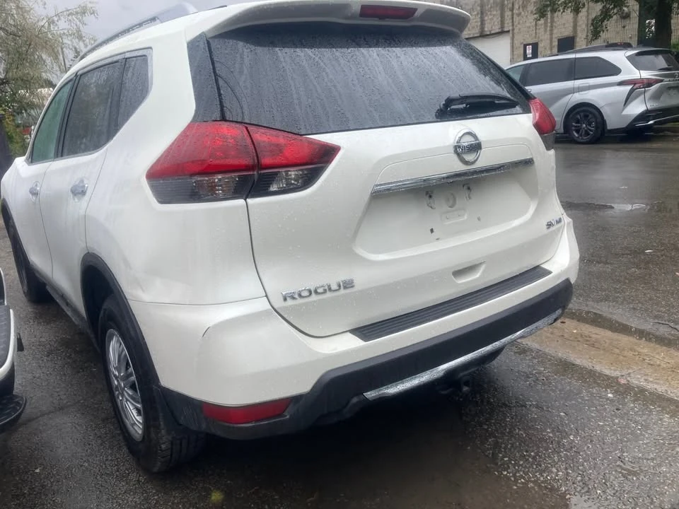 2019 Nissan Rogue - Image 3 of 3