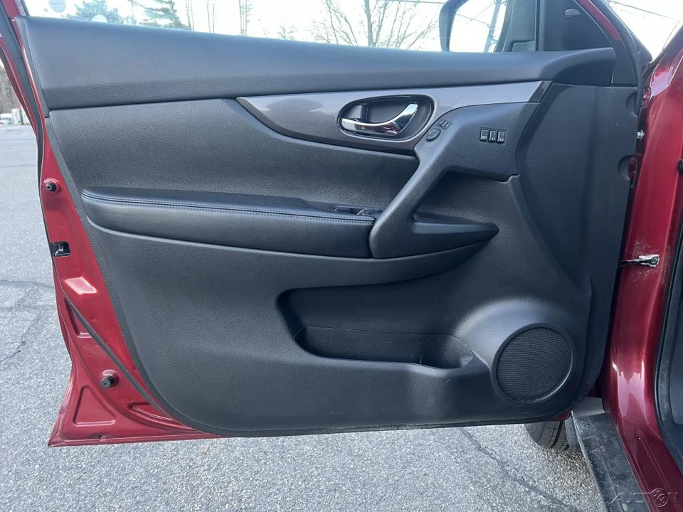 2019 Nissan Rogue - Image 11 of 12
