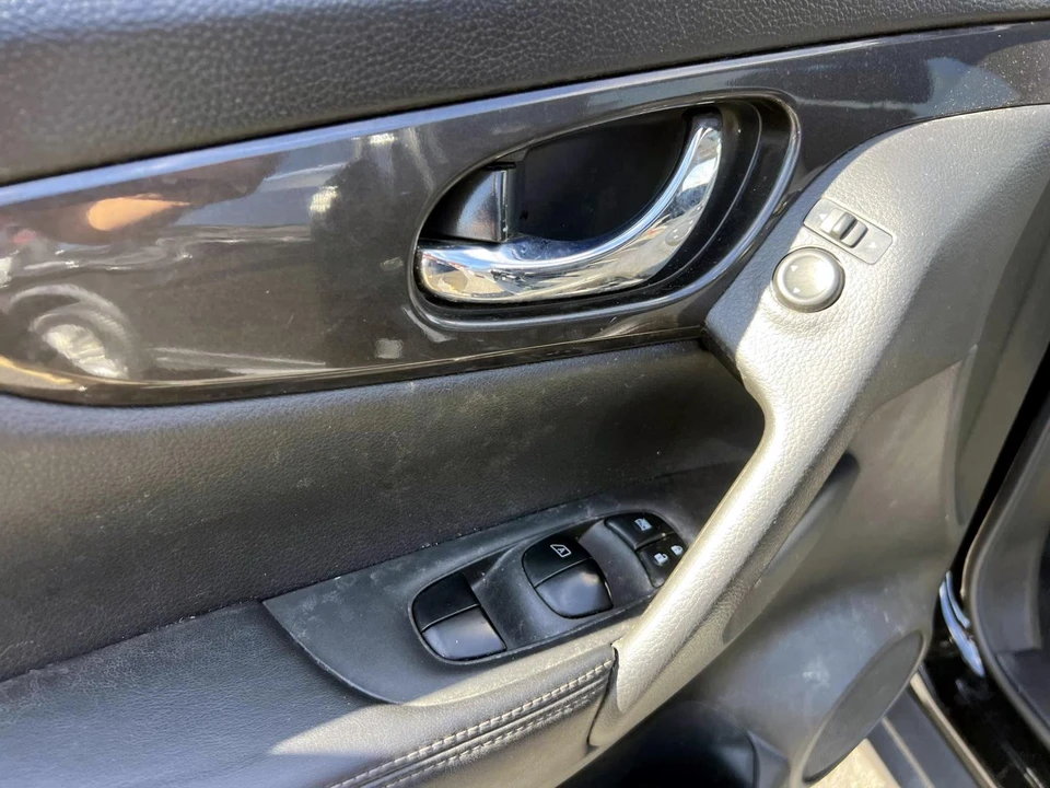 2019 Nissan Rogue - Image 16 of 21