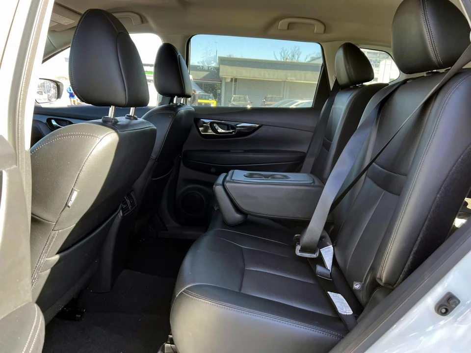 2019 Nissan Rogue - Image 10 of 21
