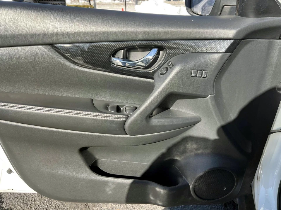 2019 Nissan Rogue - Image 17 of 21