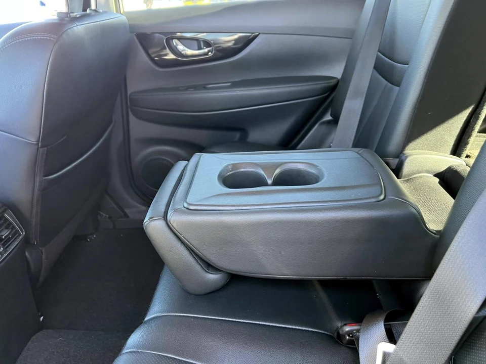 2019 Nissan Rogue - Image 9 of 21
