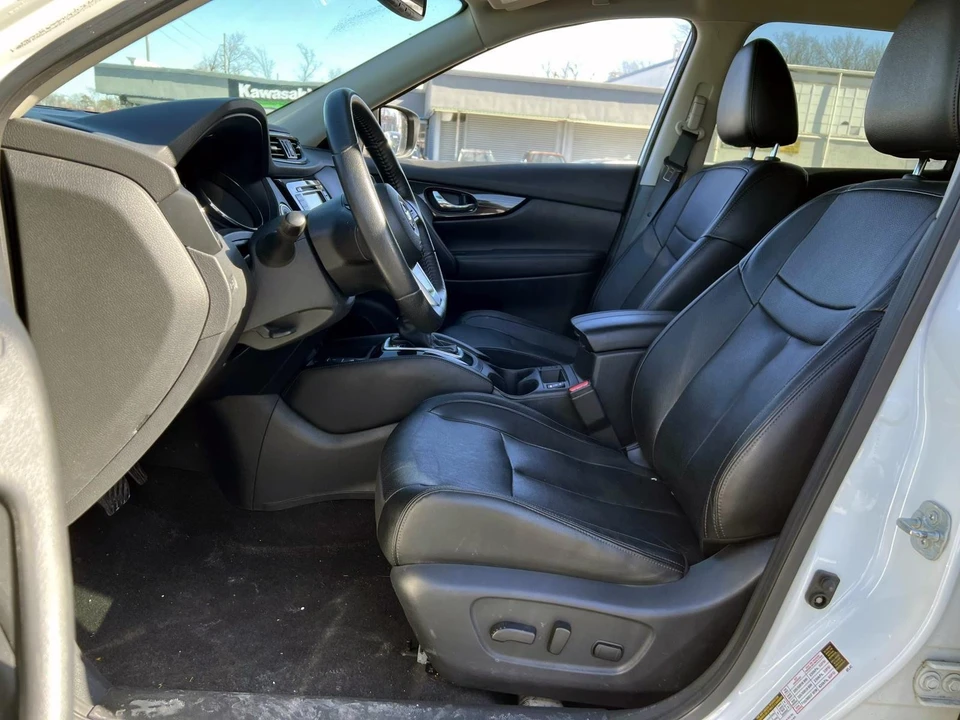 2019 Nissan Rogue - Image 7 of 21