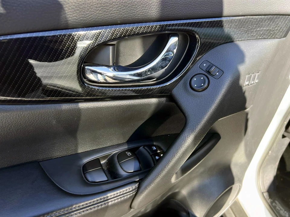 2019 Nissan Rogue - Image 16 of 21