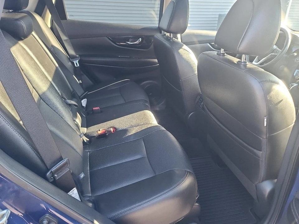 2019 Nissan Rogue - Image 14 of 26