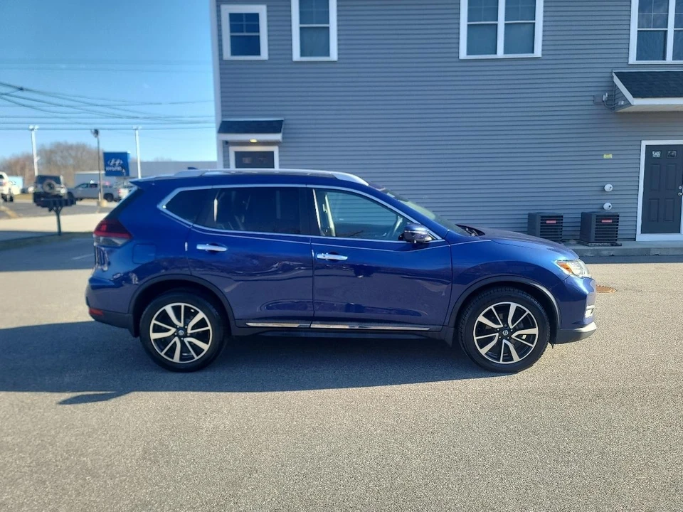 2019 Nissan Rogue - Image 8 of 26