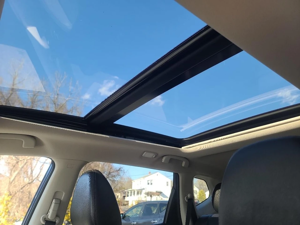 2019 Nissan Rogue - Image 19 of 26