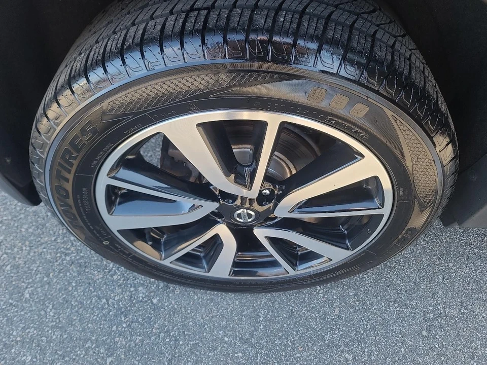 2019 Nissan Rogue - Image 25 of 26