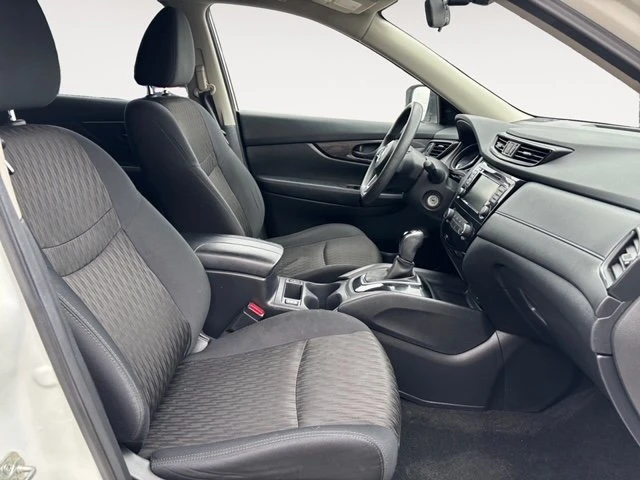 2019 Nissan Rogue - Image 8 of 16