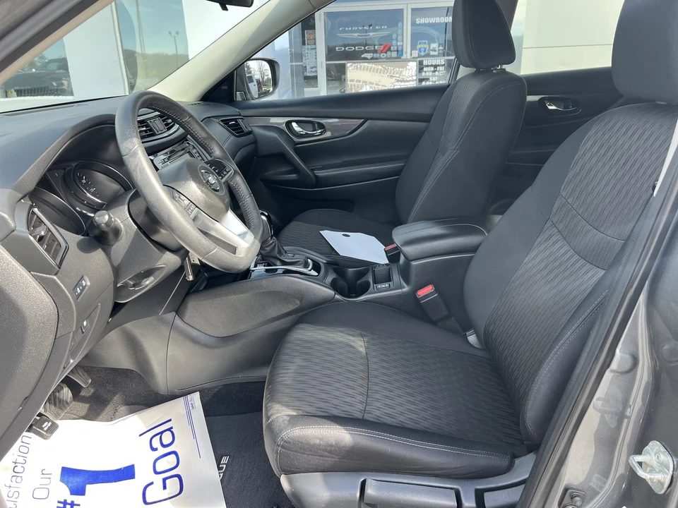 2019 Nissan Rogue - Image 15 of 21