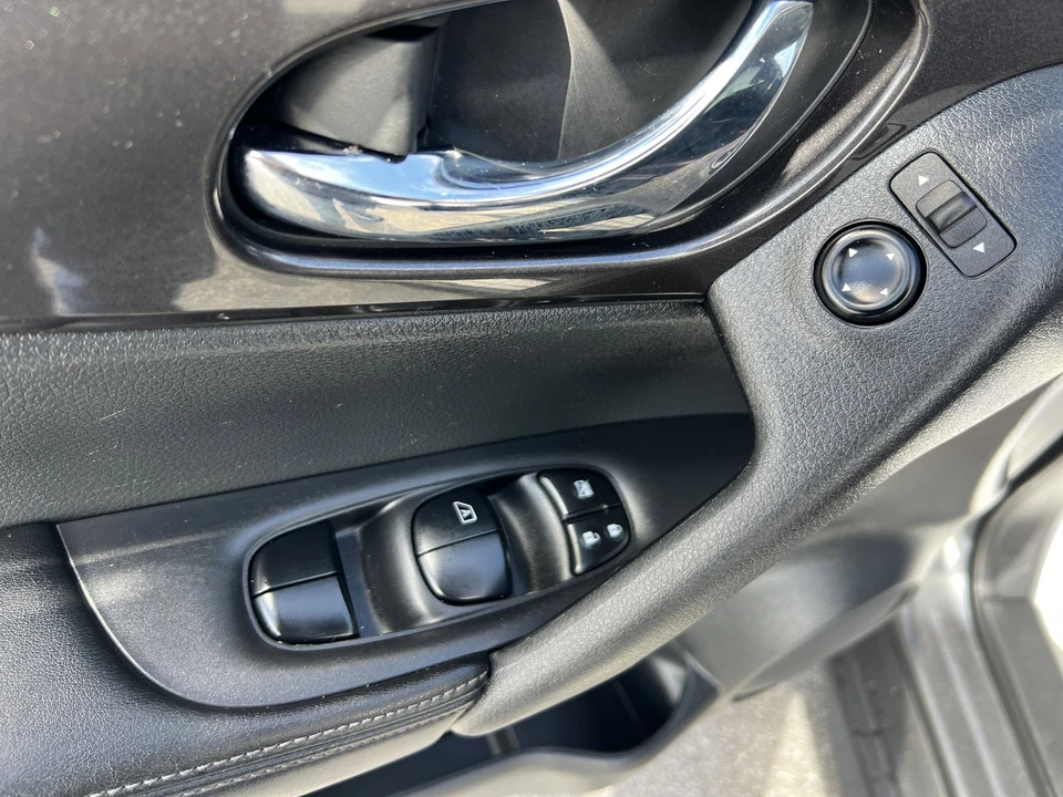 2019 Nissan Rogue - Image 14 of 21