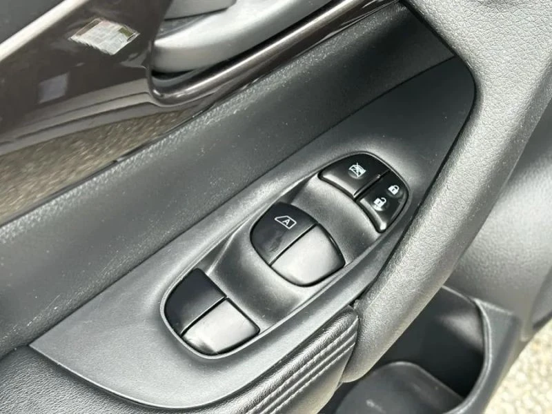 2019 Nissan Rogue - Image 10 of 12
