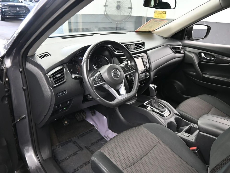 2019 Nissan Rogue - Image 10 of 12