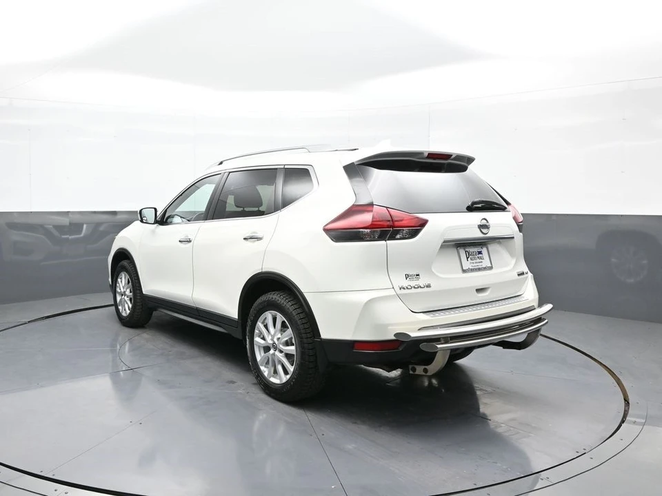 2019 Nissan Rogue - Image 8 of 12