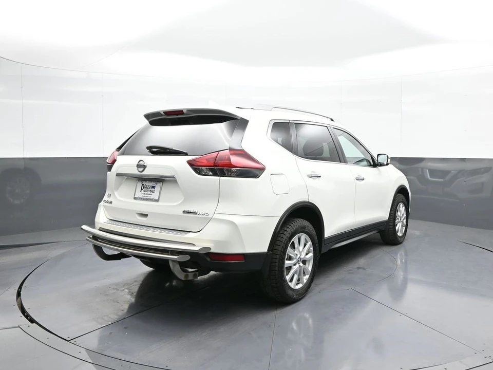 2019 Nissan Rogue - Image 6 of 12