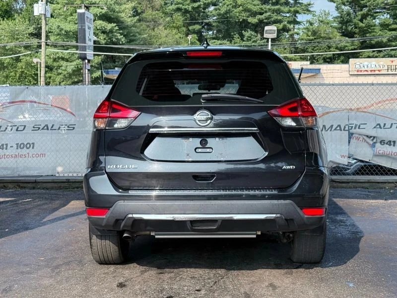 2019 Nissan Rogue - Image 10 of 12