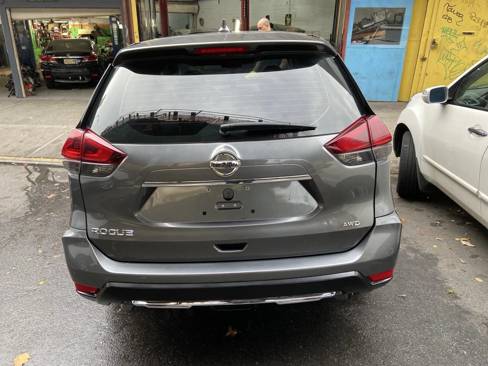 2019 Nissan Rogue - Image 5 of 14