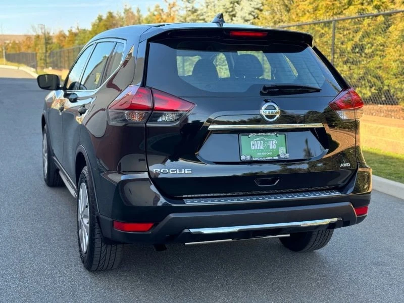 2019 Nissan Rogue - Image 10 of 12