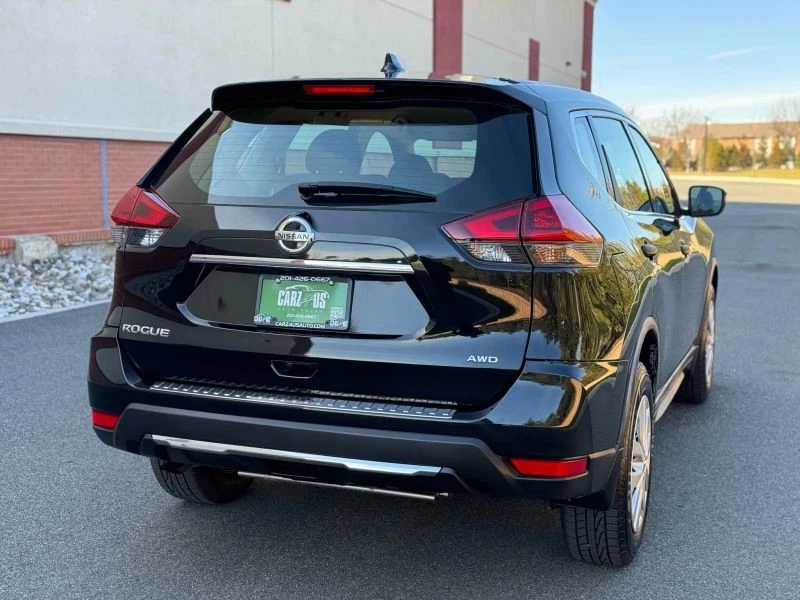 2019 Nissan Rogue - Image 8 of 12