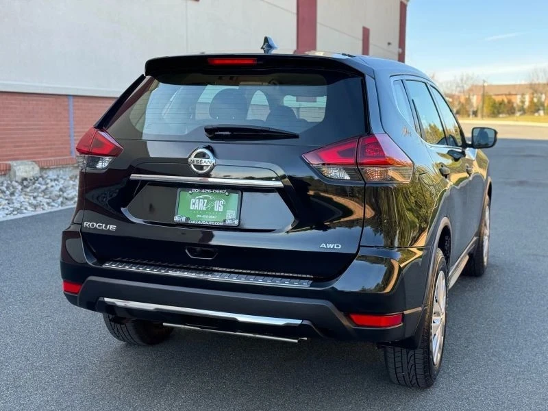 2019 Nissan Rogue - Image 8 of 12