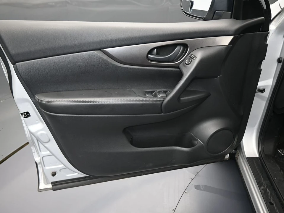 2019 Nissan Rogue - Image 11 of 12