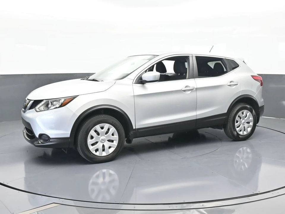 2019 Nissan Rogue - Image 2 of 12