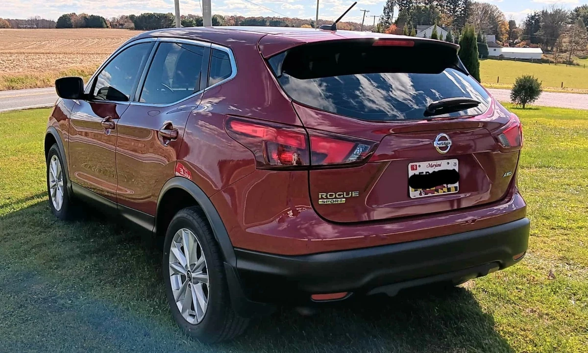 2019 Nissan Rogue - Image 3 of 12