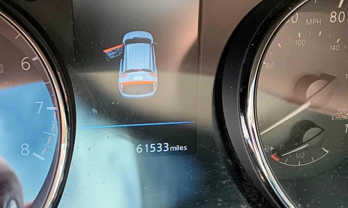 2019 Nissan Rogue - Image 10 of 12