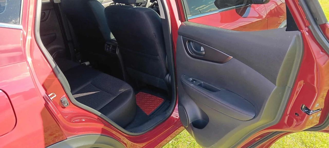 2019 Nissan Rogue - Image 8 of 12