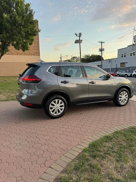 2019 Nissan Rogue - Image 4 of 19