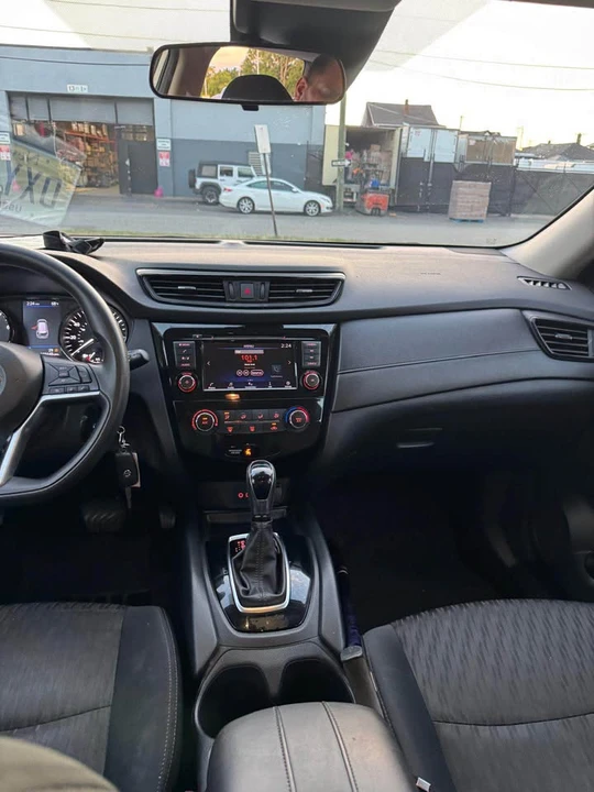 2019 Nissan Rogue - Image 18 of 19