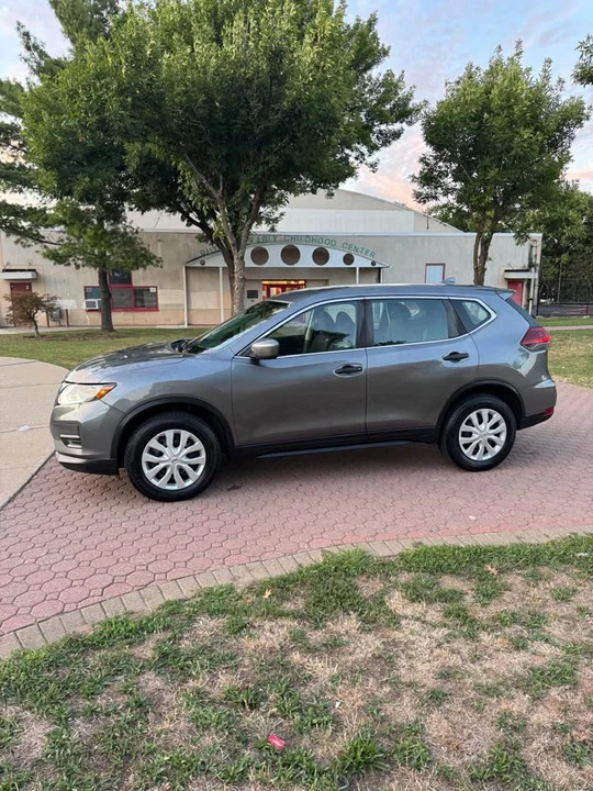 2019 Nissan Rogue - Image 2 of 19