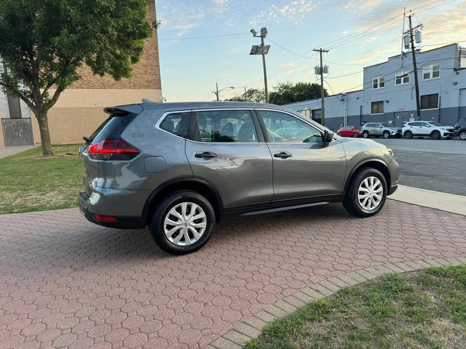 2019 Nissan Rogue - Image 10 of 19