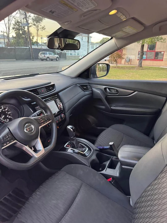 2019 Nissan Rogue - Image 17 of 19