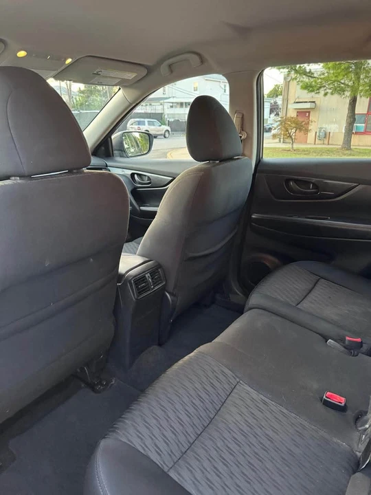 2019 Nissan Rogue - Image 15 of 19