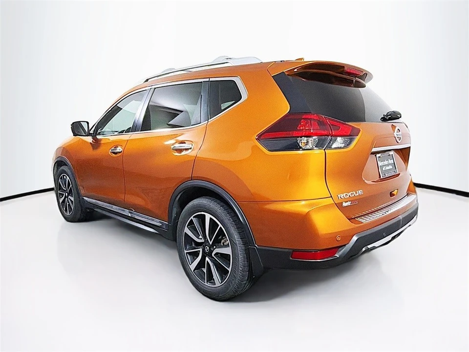 2019 Nissan Rogue - Image 5 of 12