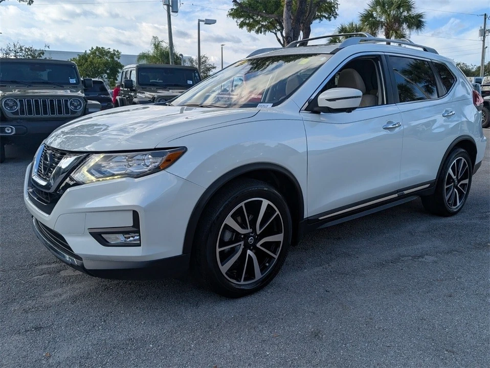 2019 Nissan Rogue - Image 4 of 12