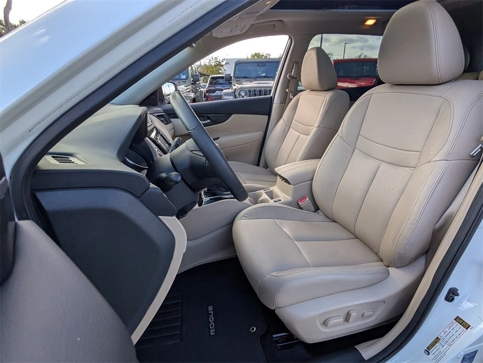 2019 Nissan Rogue - Image 5 of 12